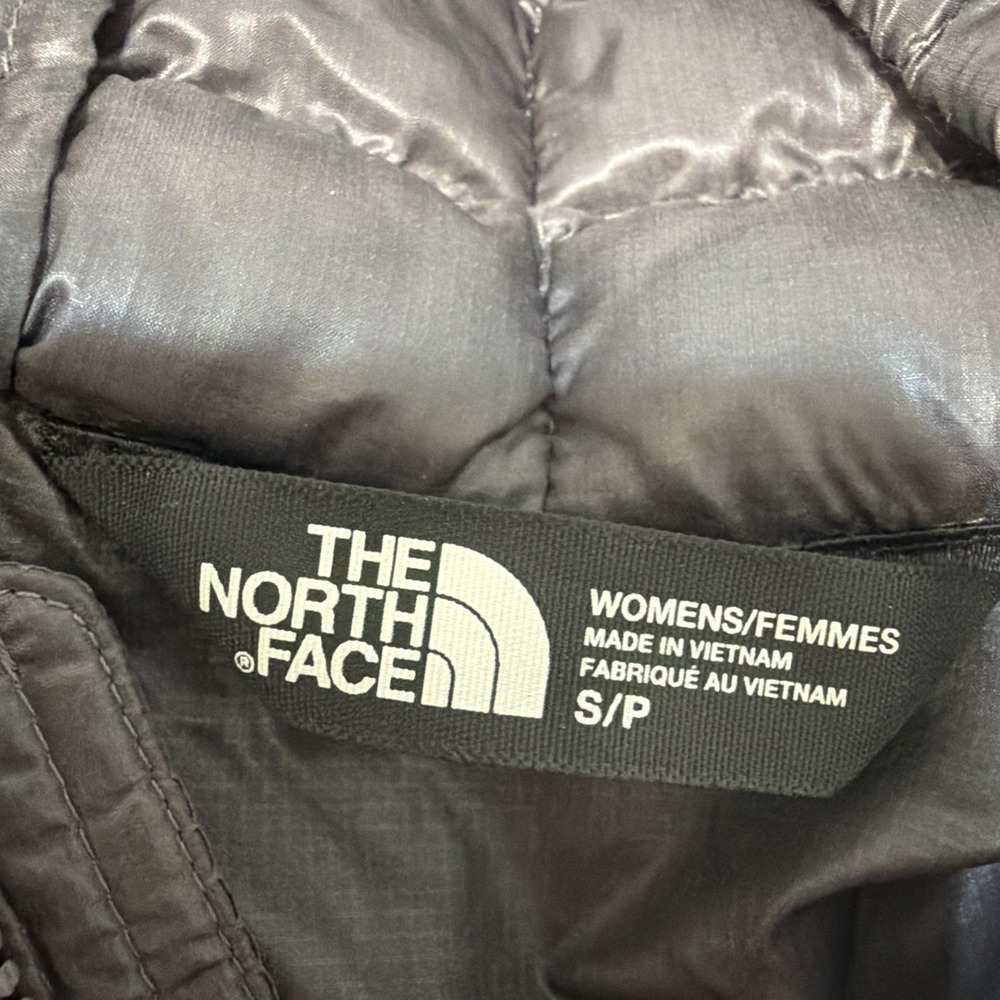 The North Face Thermoball Hooded Jacket Womens Size S Lightweight Puffer Purple - Picture 5 of 7